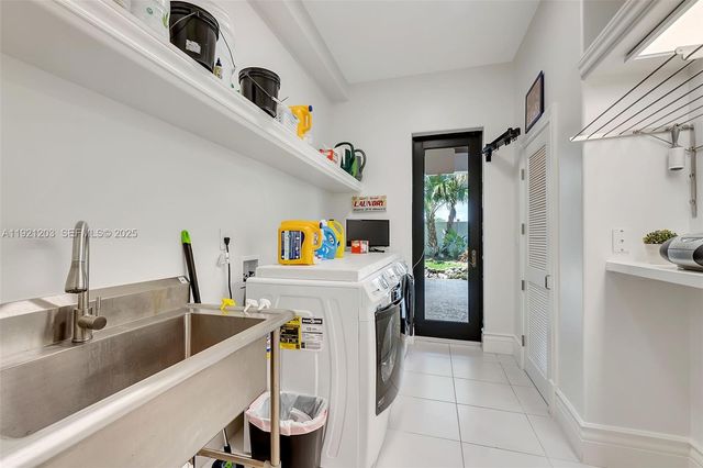 7400 SW 72nd Ct, Miami, FL 33143