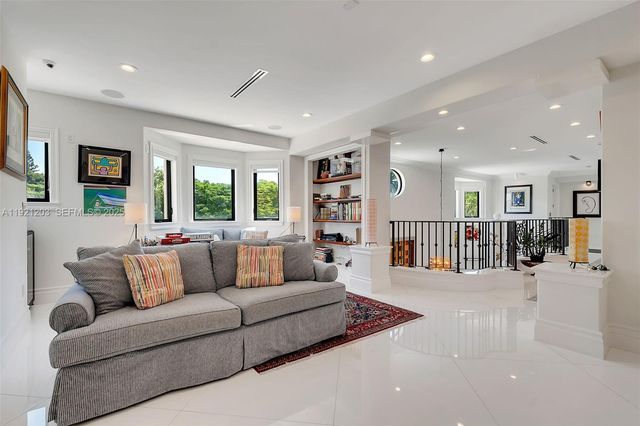 7400 SW 72nd Ct, Miami, FL 33143