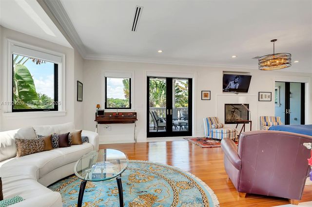 7400 SW 72nd Ct, Miami, FL 33143