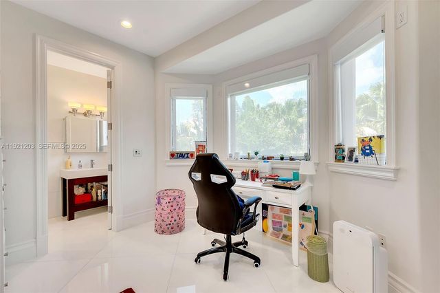 7400 SW 72nd Ct, Miami, FL 33143