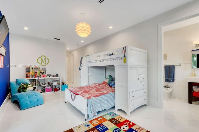 7400 SW 72nd Ct, Miami, FL 33143