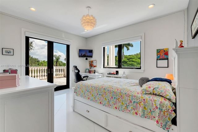 7400 SW 72nd Ct, Miami, FL 33143