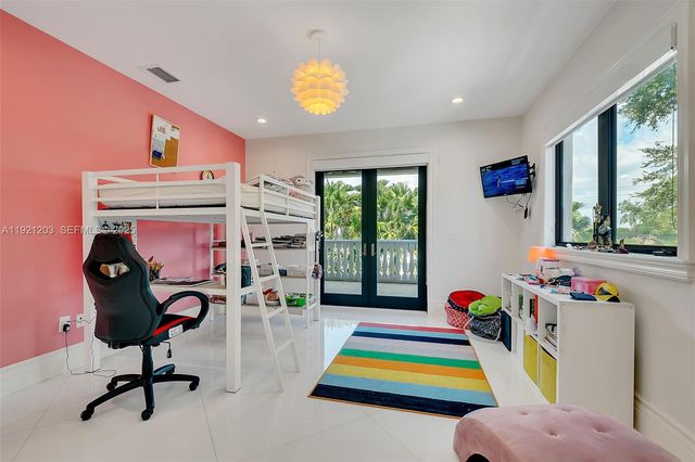 7400 SW 72nd Ct, Miami, FL 33143