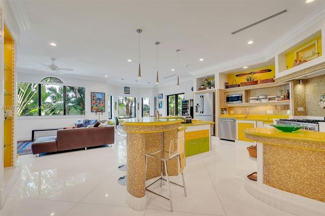 7400 SW 72nd Ct, Miami, FL 33143