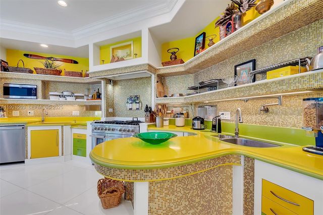 7400 SW 72nd Ct, Miami, FL 33143