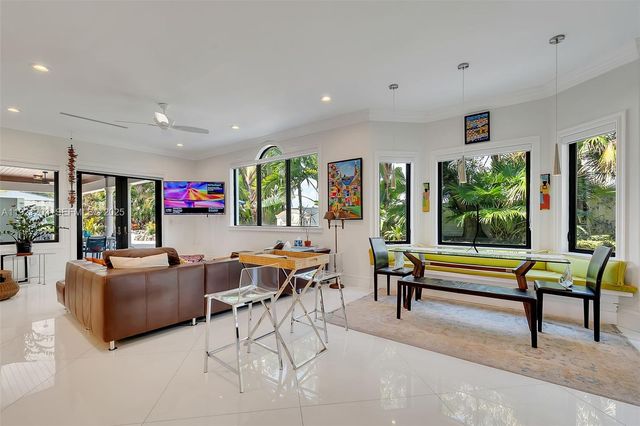 7400 SW 72nd Ct, Miami, FL 33143