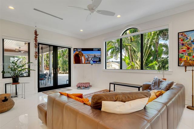 7400 SW 72nd Ct, Miami, FL 33143