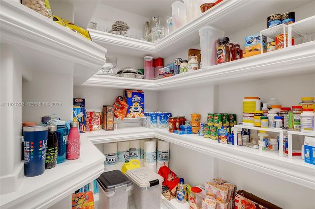 7400 SW 72nd Ct, Miami, FL 33143