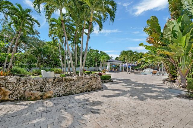 7400 SW 72nd Ct, Miami, FL 33143