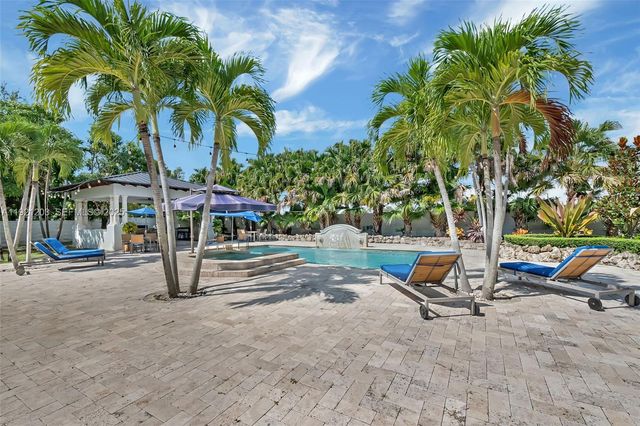 7400 SW 72nd Ct, Miami, FL 33143