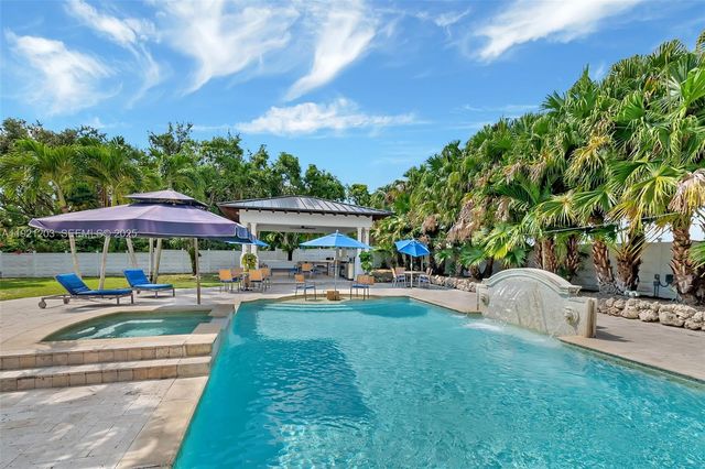 7400 SW 72nd Ct, Miami, FL 33143