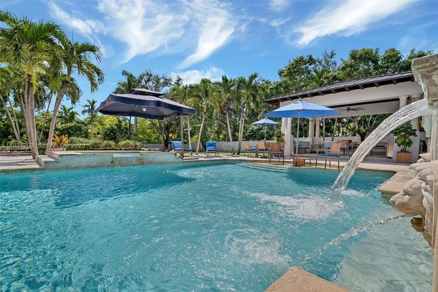 7400 SW 72nd Ct, Miami, FL 33143