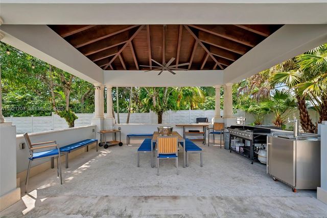 7400 SW 72nd Ct, Miami, FL 33143