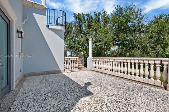 7400 SW 72nd Ct, Miami, FL 33143