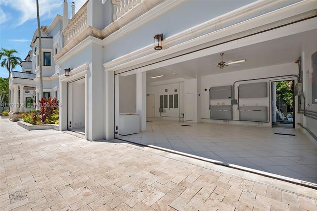 7400 SW 72nd Ct, Miami, FL 33143