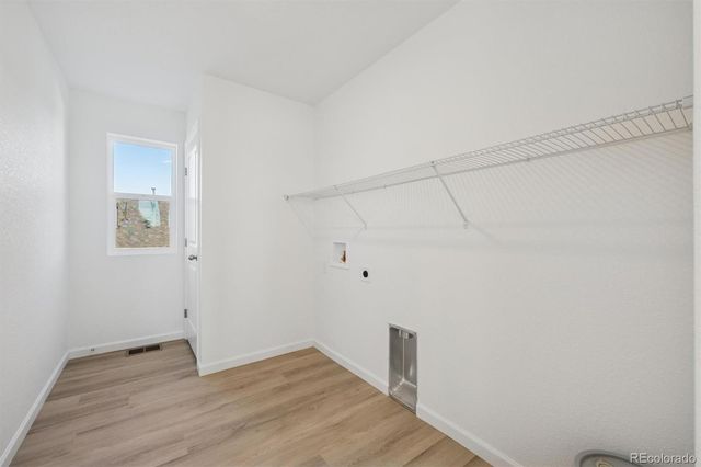 231 Sage Grouse Way, Bennett, CO 80102