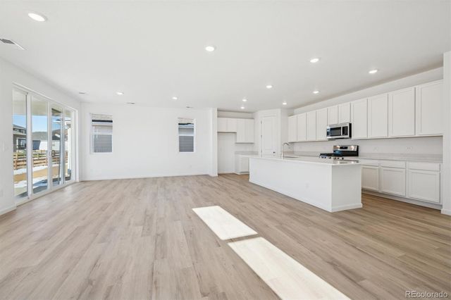 231 Sage Grouse Way, Bennett, CO 80102