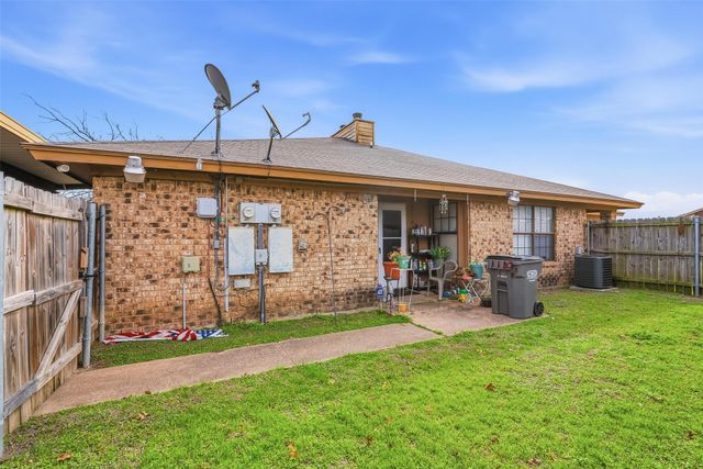 1109 Mountain View Street, Glenn Heights, TX 75154