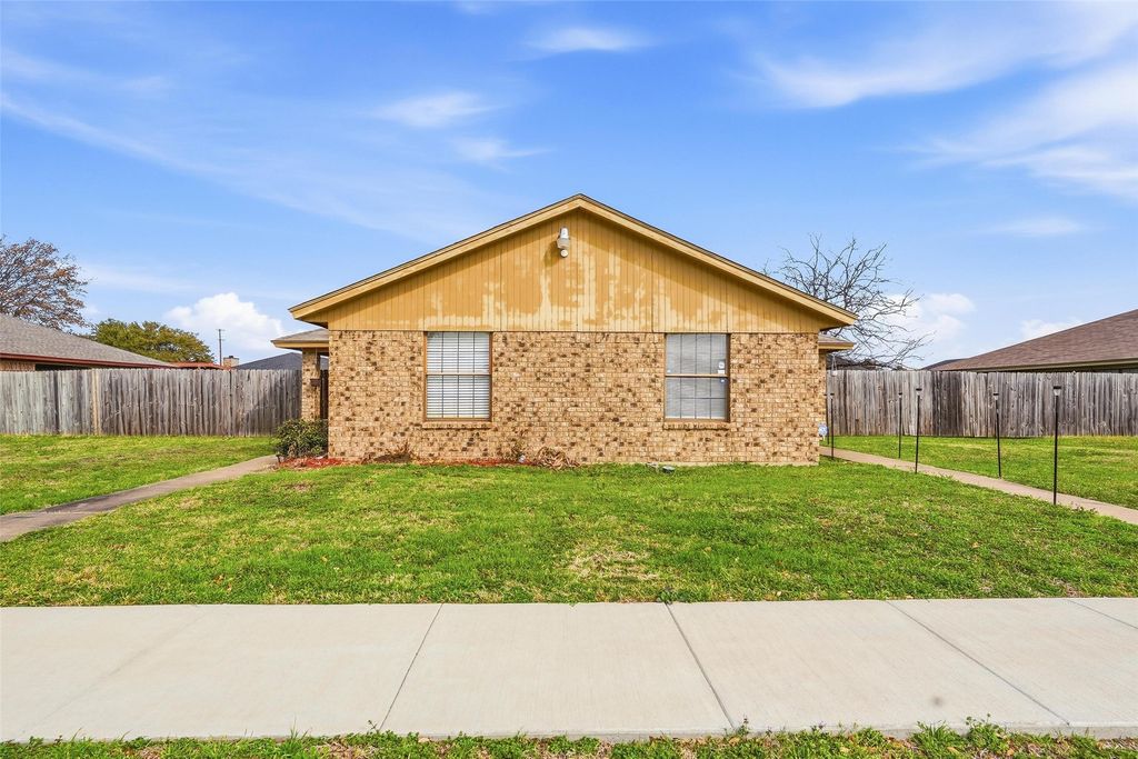 1109 Mountain View Street, Glenn Heights, TX 75154