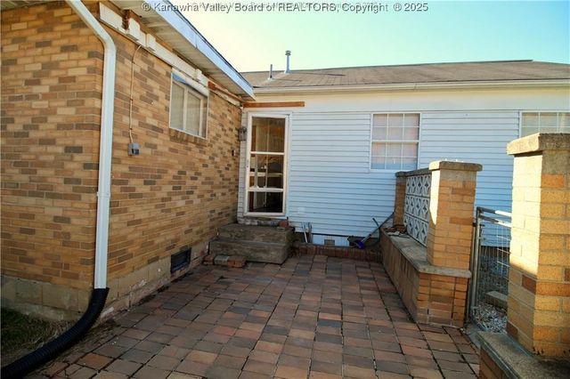 1008 Dupont Avenue, Nitro, WV 25143