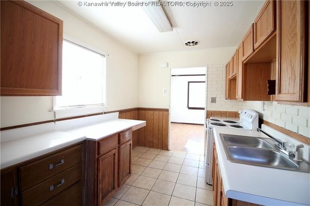 1008 Dupont Avenue, Nitro, WV 25143