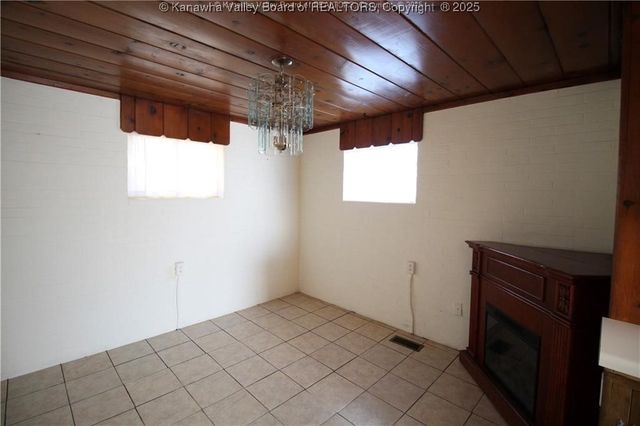 1008 Dupont Avenue, Nitro, WV 25143