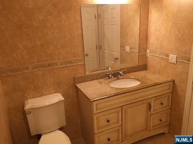 26 Lee Street, Elmwood Park, NJ 07407