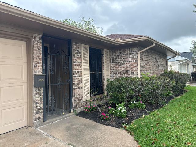 3914 Beran Drive, Houston, TX 77045