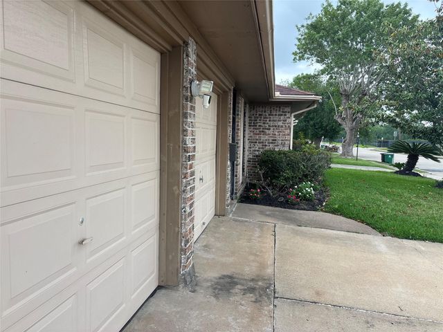 3914 Beran Drive, Houston, TX 77045