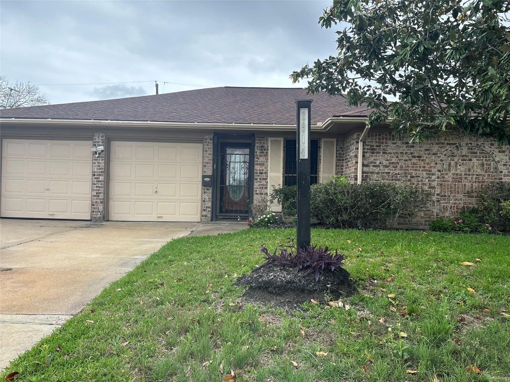 3914 Beran Drive, Houston, TX 77045