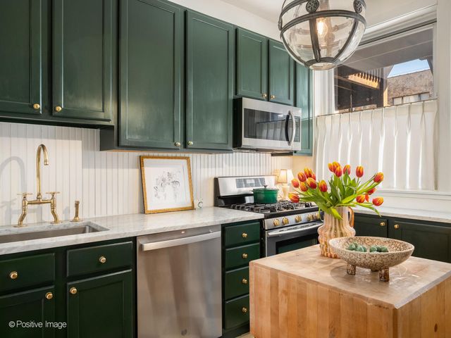 4451 N Beacon Street 1, Chicago, IL 60640