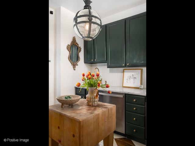 4451 N Beacon Street 1, Chicago, IL 60640