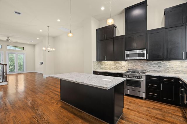 1212 W Dallas Street, Houston, TX 77019