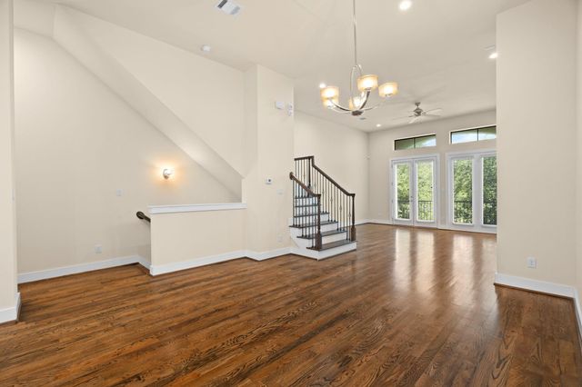 1212 W Dallas Street, Houston, TX 77019