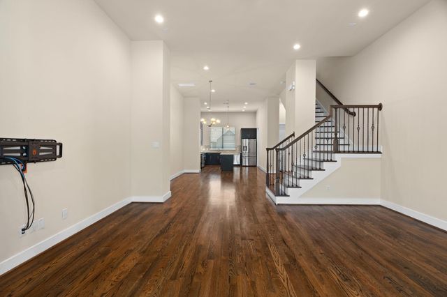 1212 W Dallas Street, Houston, TX 77019