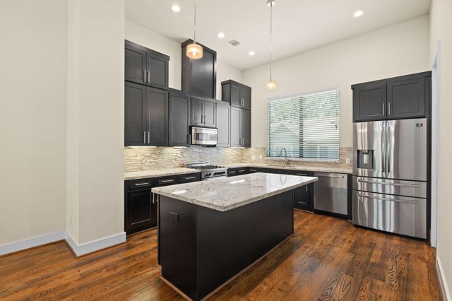 1212 W Dallas Street, Houston, TX 77019