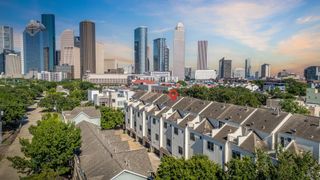 1212 W Dallas Street, Houston, TX 77019