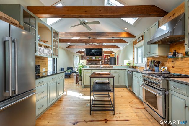 31 Bethwood Lane, Woodbury, CT 06798