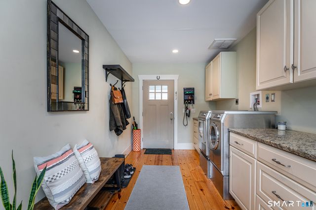31 Bethwood Lane, Woodbury, CT 06798
