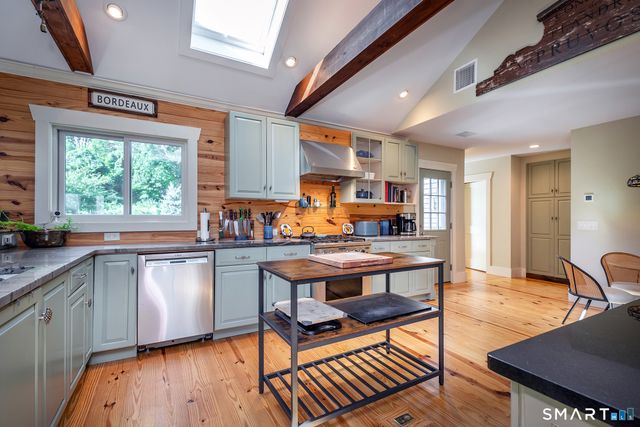 31 Bethwood Lane, Woodbury, CT 06798
