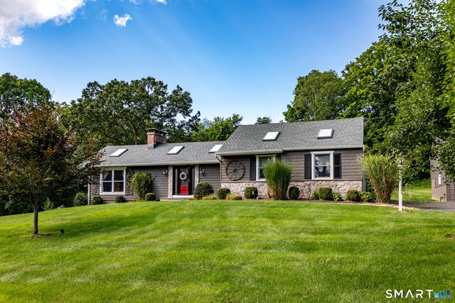31 Bethwood Lane, Woodbury, CT 06798