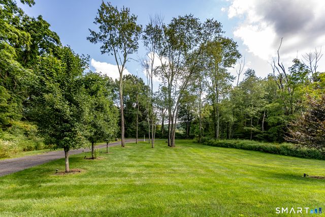 31 Bethwood Lane, Woodbury, CT 06798