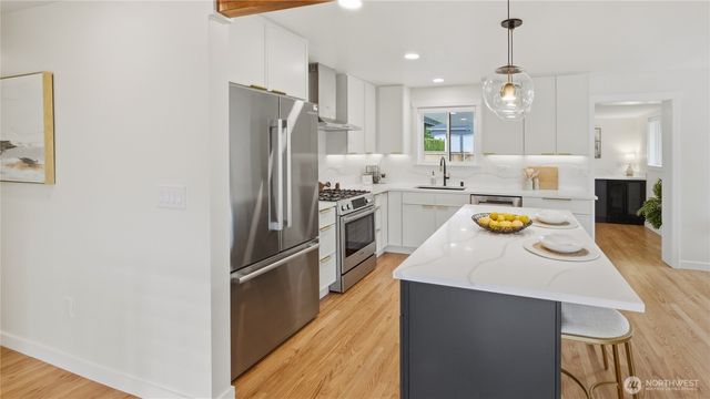 812 Main Street, Edmonds, WA 98020
