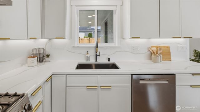 812 Main Street, Edmonds, WA 98020
