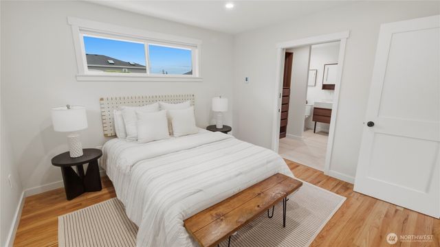 812 Main Street, Edmonds, WA 98020