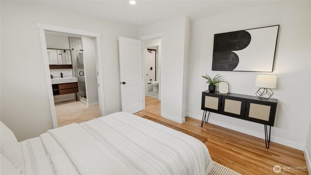 812 Main Street, Edmonds, WA 98020