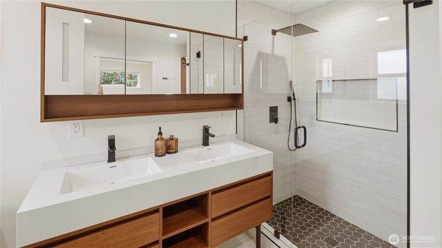 812 Main Street, Edmonds, WA 98020