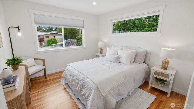 812 Main Street, Edmonds, WA 98020
