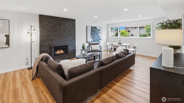 812 Main Street, Edmonds, WA 98020