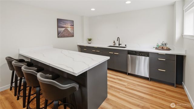 812 Main Street, Edmonds, WA 98020